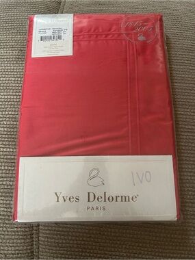Yves Delorme Triomphe Vermillo Set of 2 Euro Shams. 25” x 25”. New Retired